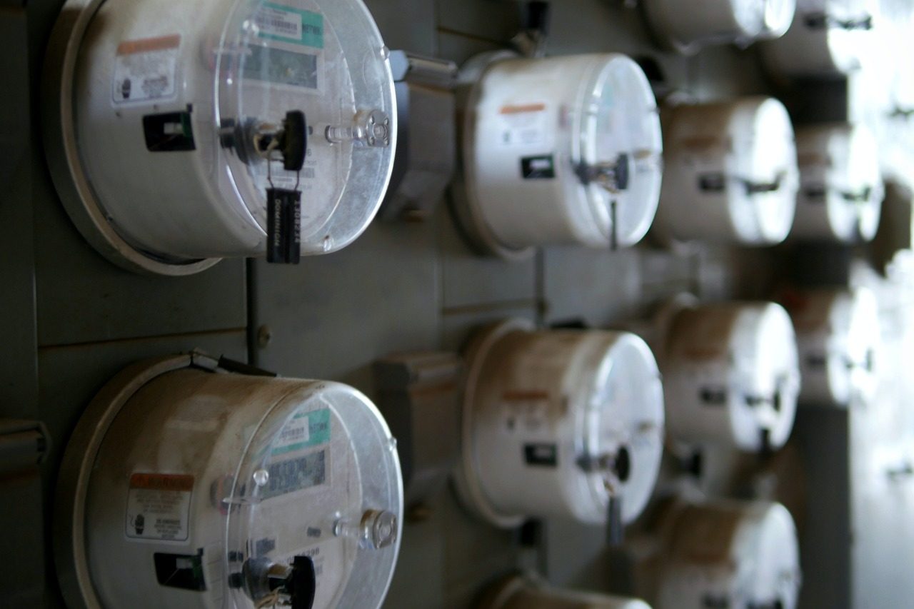 Medidores de energia instalados em padrão de entrada